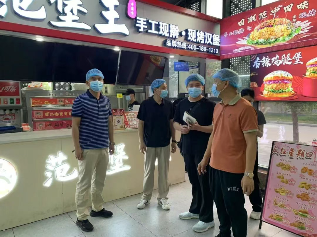 強(qiáng)化監(jiān)督檢查整改，筑牢食品安全防線(xiàn)|物業(yè)公司開(kāi)展“五一”勞動(dòng)節(jié)前食品安全監(jiān)督檢查工作