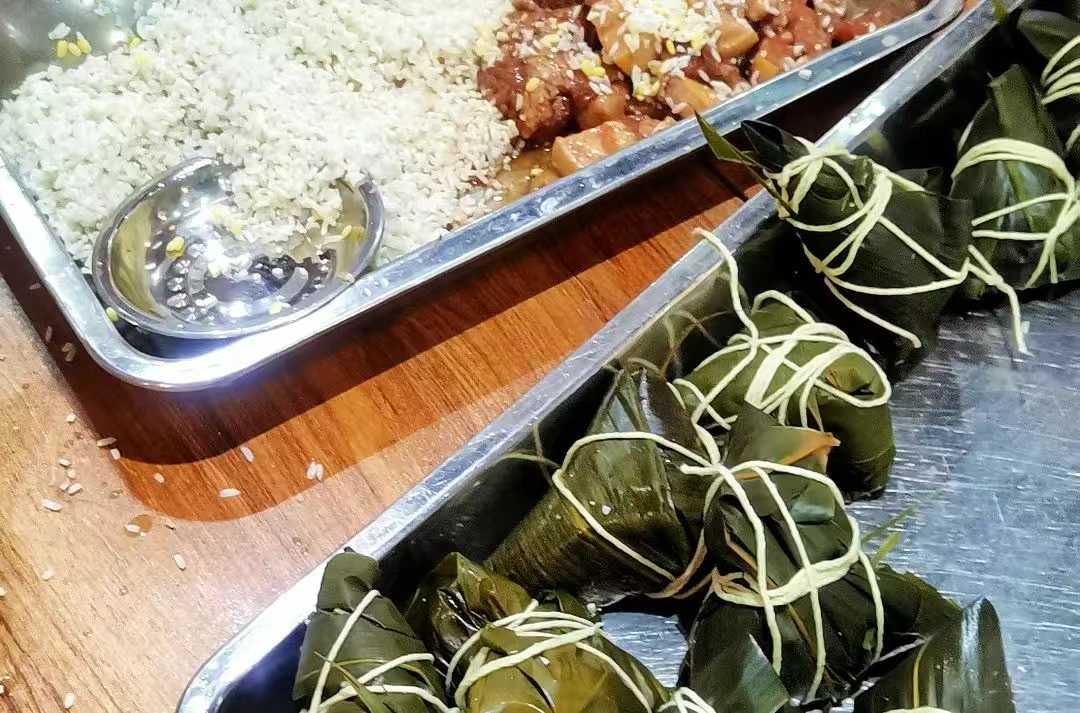 端陽華貿(mào)韻，傳承新趣時(shí)|華貿(mào)學(xué)院端午游園活動于第二食堂圓滿落幕！