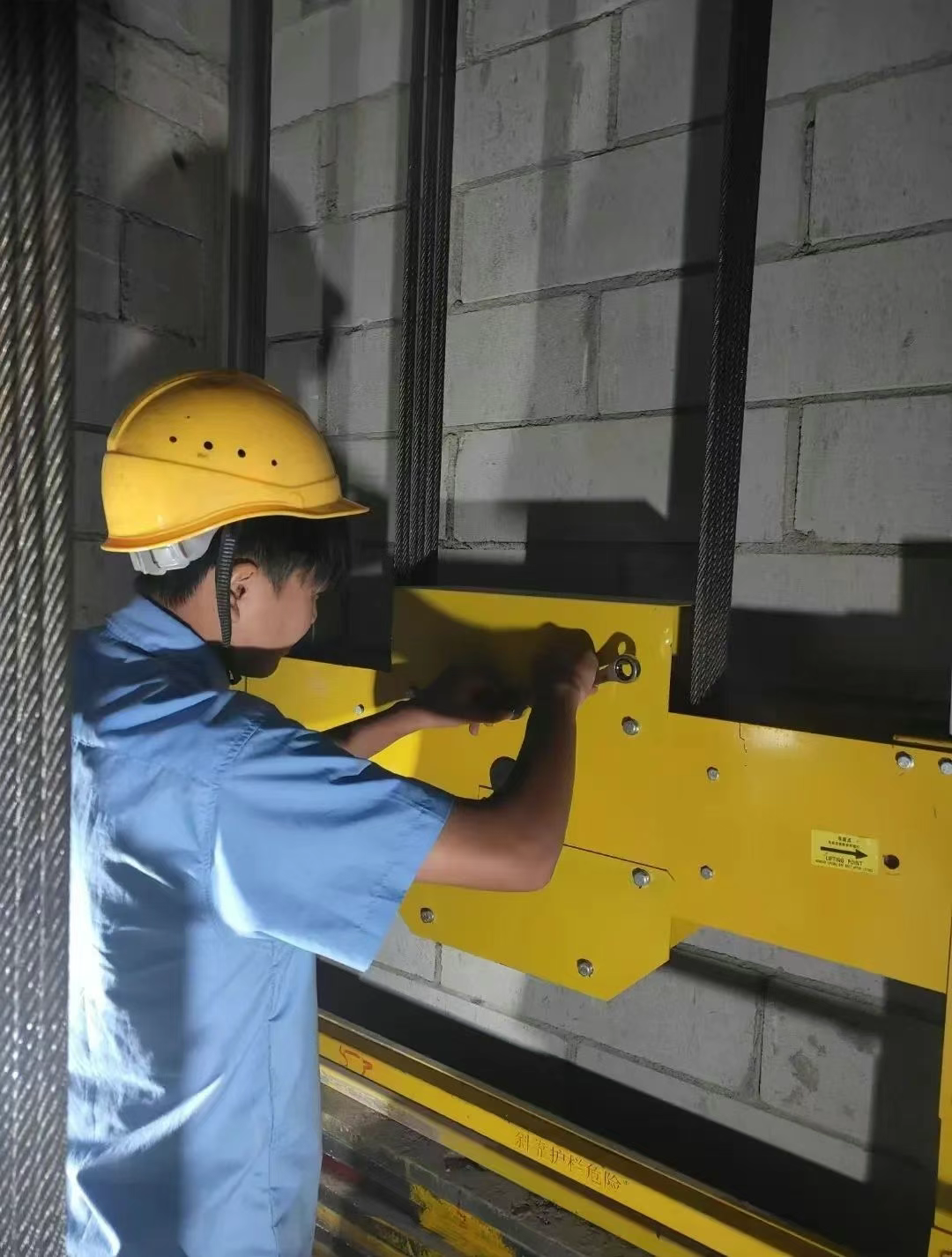 筑牢安全防線(xiàn)，守護(hù)師生平安 | 廣科項(xiàng)目部開(kāi)展“五一”節(jié)前校園安全生產(chǎn)大檢查 